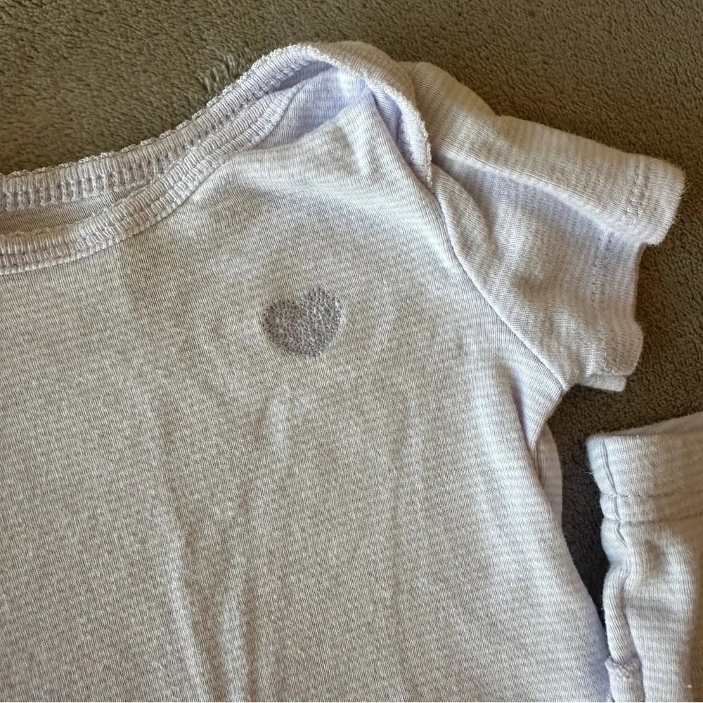EUC Carter’s 2pc Baby Girl Outfit Set, Light Periwinkle Stripe, 6-9 Months